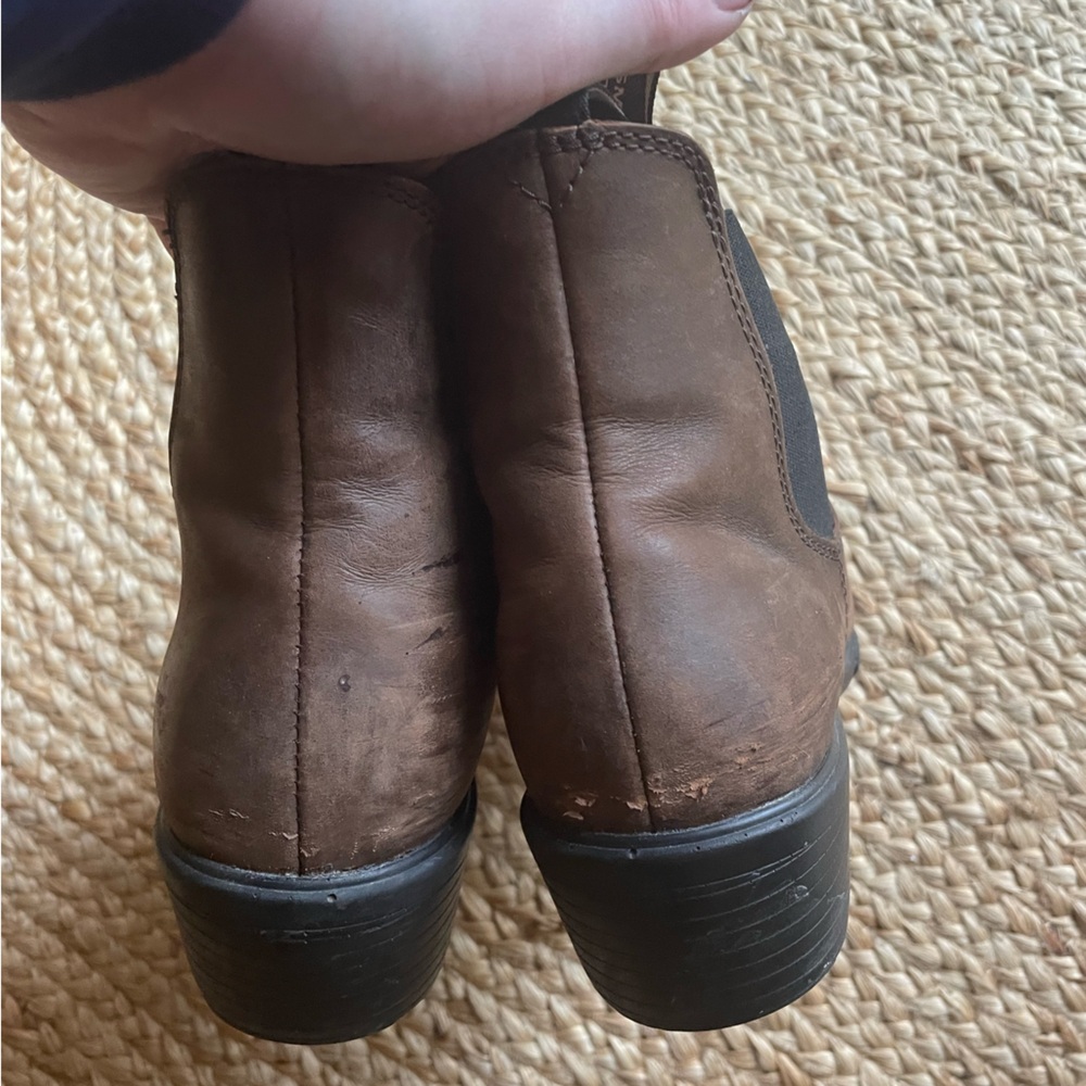 Blundstone Heeled Chelsea Boots - Picture 4 of 7